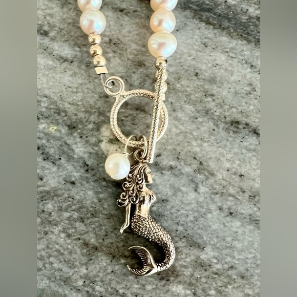 Artificial Pearl necklace with silver Mermaid charm - Picture 3 of 3